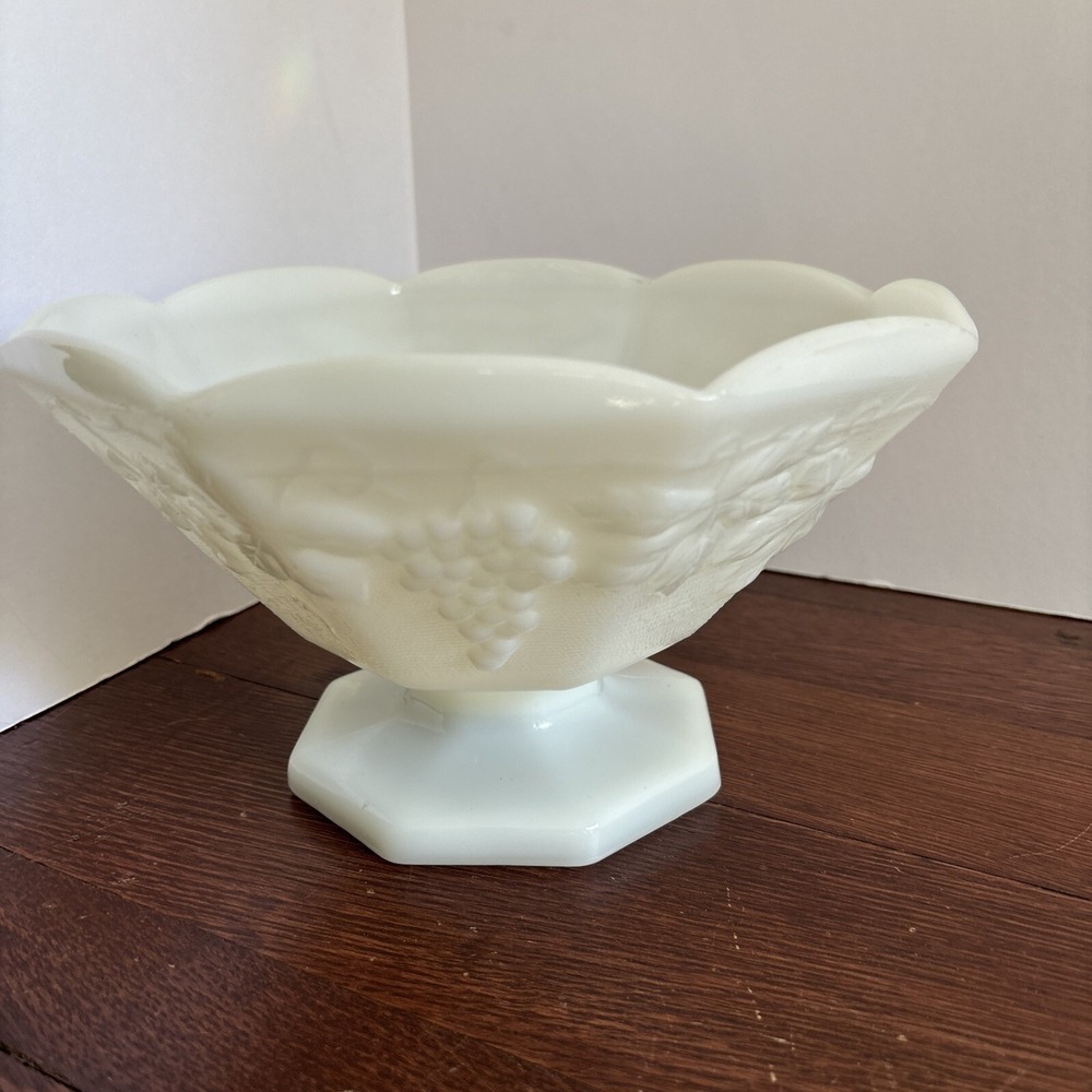 Vintage Harvest Grape Milk Glass Indiana Colony Compote Pedestal Fruit Dish Bowl